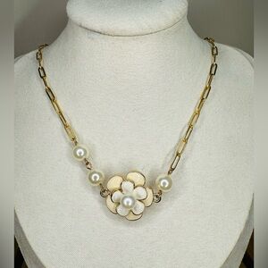 Elegant Gold and Cream Flower Necklace